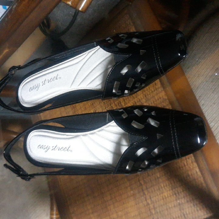 Easy Street Size 9m Black Pat Adorable 405242